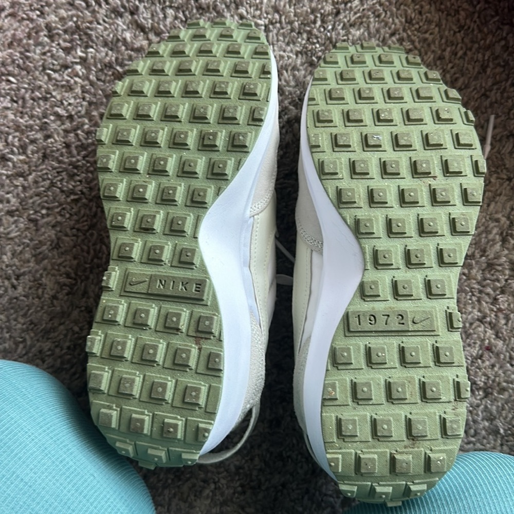 Women’s Nike Waffle Debut 8.5
Seaglass - Picture 4 of 5